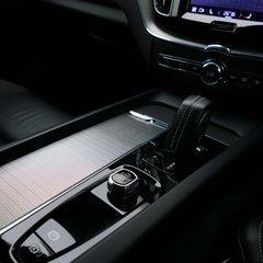 Volvo XC60 2.0 XC60 R-Design B4 MHEV AWD Auto 4WD 5dr 1