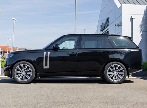 Land Rover Range Rover P400 AUTOBIOGRAPHY LWB 7 Seater 3