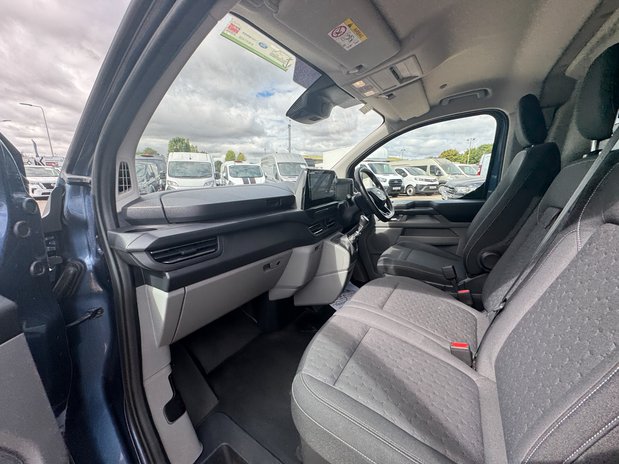 Ford Transit Custom SWB L1H1 Low Roof Limited 300 Air Con Alloys Camera Sensors EURO 6 12