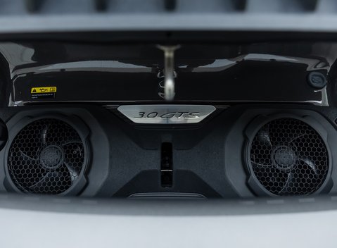 Porsche 911 Carrera 4 GTS (992) 38