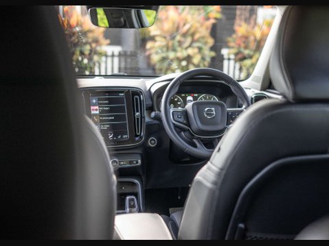 Volvo XC40 2.0 XC40 Inscription B4 MHEV AWD Auto 4WD 5dr 3