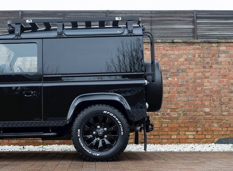 Land Rover Defender 90 Urban Truck 29
