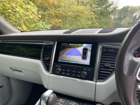 Porsche Macan 3.0 TD V6 S PDK 4WD Euro 6 (s/s) 5dr 11