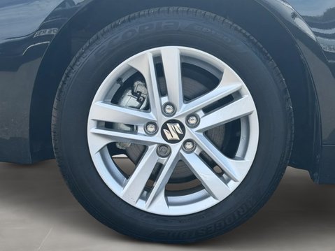 Suzuki Swace 1.8 Hybrid Motion Estata 15