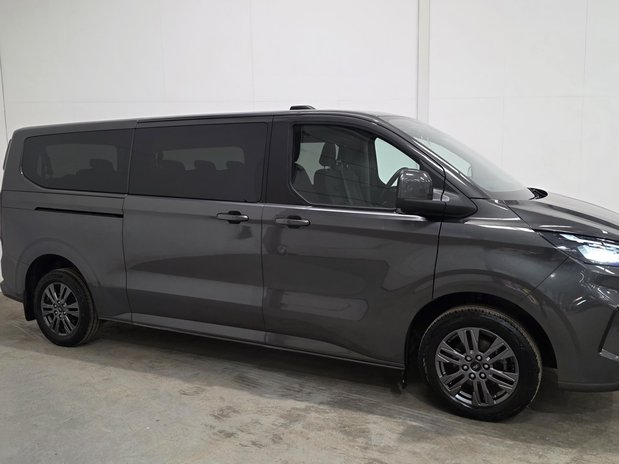 Ford Tourneo Custom Tourneo Custom 320 L2 Diesel FWD 2.0 EcoBlue 136ps H1 Titanium 9 Seater 5