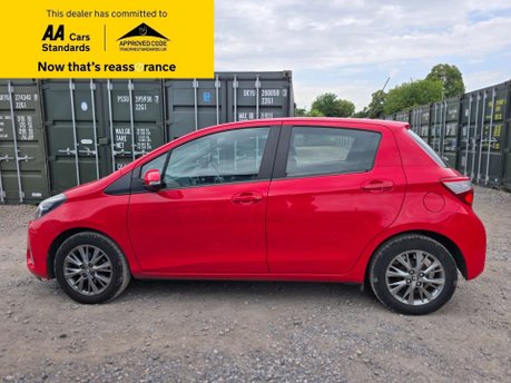 Toyota Yaris 1.5 VVT-i Icon Hatchback 5dr Petrol CVT Euro 6 (111 ps) 4