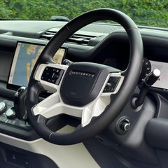 Land Rover Defender HARD TOP X-DYNAMIC HSE 2