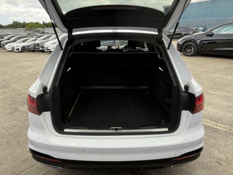 Audi A4 2.0 TDI 40 Black Edition Estate 5dr Diesel S Tronic quattro Euro 6 (s/s) (1 21