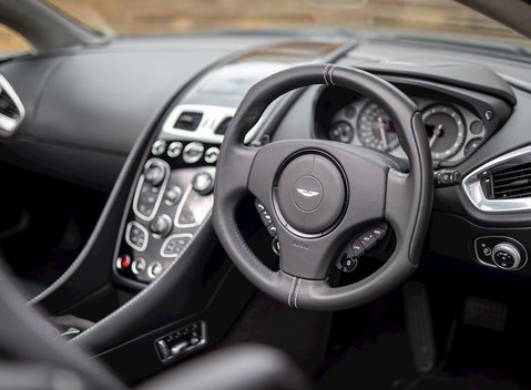 Aston Martin Vanquish Volante 13