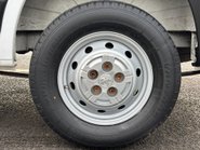 Peugeot Boxer 333 L1 H1 120 ps BlueHdi Professional - Sat Nav & Air Con 28