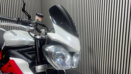 Triumph Street Triple R 2013 13K EXCELLENT CONDITION NEW MOT 675CC TRIPLE 31