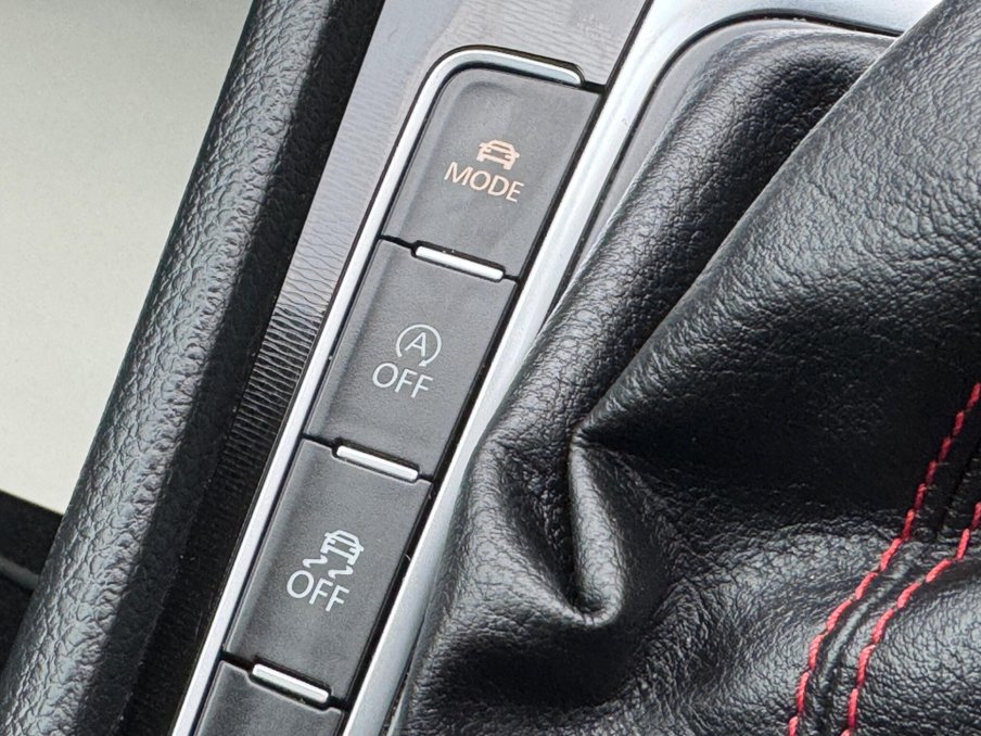 2016 Volkswagen Golf — image 28