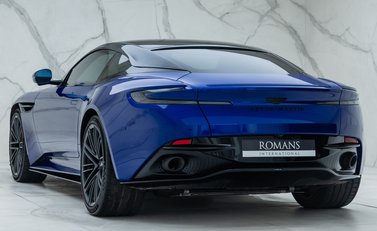 Aston Martin DB12 V8 10