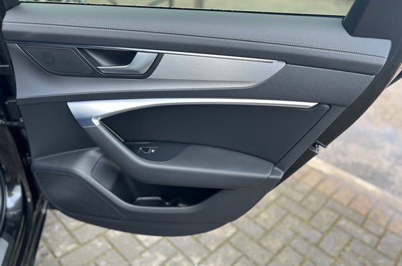 Audi A6 AVANT TDI QUATTRO S LINE AUTO 34