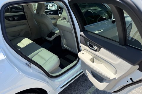 Volvo V60 RECHARGE T6 INSCRIPTION AWD - FULL MAIN DEALER SERVICE - HUGE SPEC 33