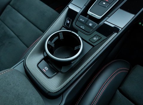 Porsche 911 Carrera 4 GTS (992) 17