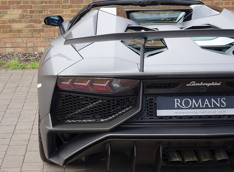 Lamborghini Aventador SV LP750-4 Roadster 9