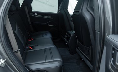 Porsche Cayenne TURBO E-HYBRID 18