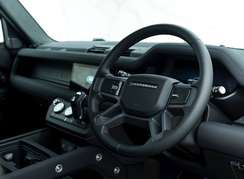 Land Rover Defender 110 X-Dynamic S D300 MHEV 9