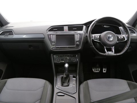 Volkswagen Tiguan 2.0 TDI BlueMotion Tech R-Line DSG Euro 6 (s/s) 5dr 9
