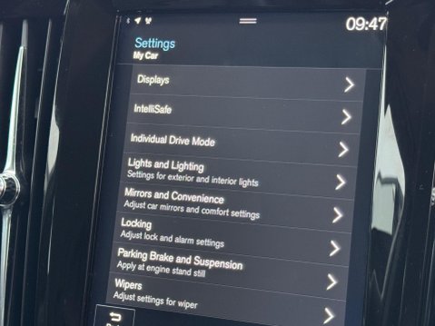 Volvo V90 2.0 D4 Momentum Auto Euro 6 (s/s) 5dr 23