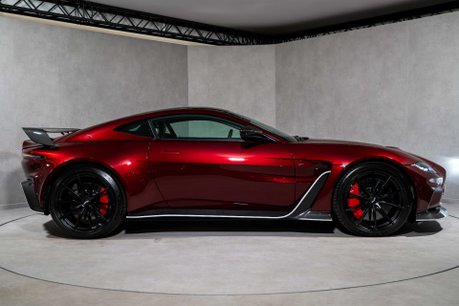 Aston Martin Vantage V12. 1 OF 333. OVER £45K IN OPTIONS. LIGHTWEIGHT PACKAGE. LIVERY PACKAGE. 7