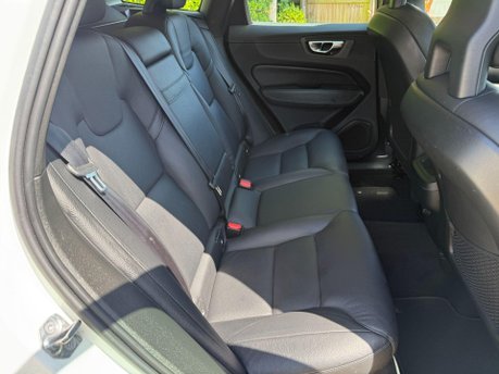 Volvo XC60 2.0 D4 Momentum Auto AWD Euro 6 (s/s) 5dr 16