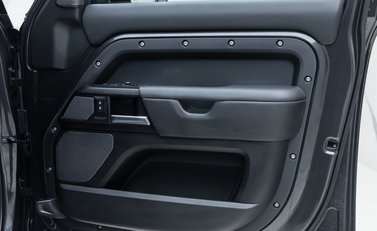 Land Rover Defender 110 V8 Carpathian Edition OVERFINCH 30