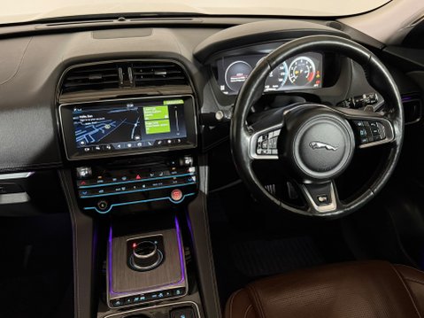 Jaguar F-Pace V6 S AWD 13