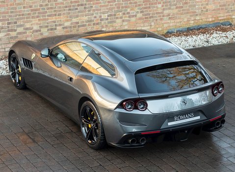 Ferrari GTC4 Lusso 9