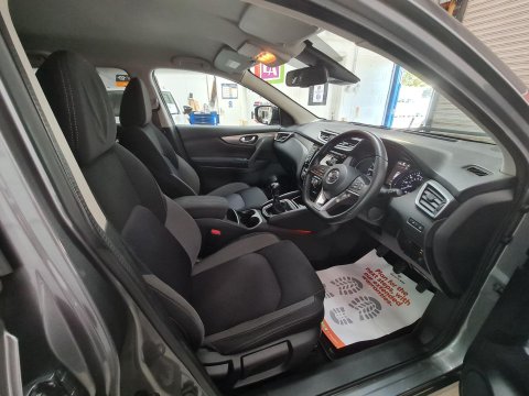 Nissan Qashqai 1.6 DIG-T N-Connecta Euro 6 (s/s) 5dr 39