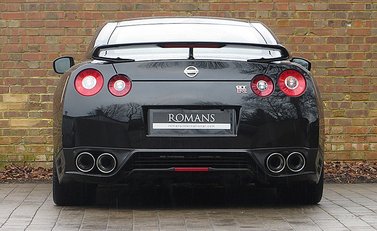 Nissan GT-R Premium Edition 12