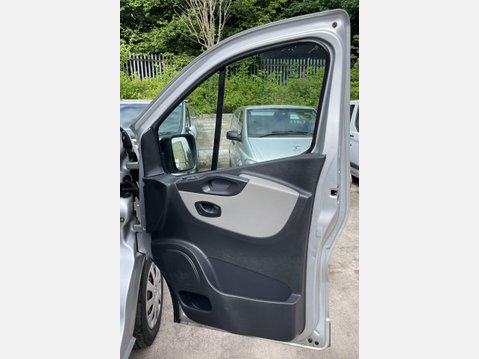 Renault Trafic 1.6 dCi ENERGY 29 Business+ Panel Van 5dr Diesel Manual LWB Standard Roof E 22