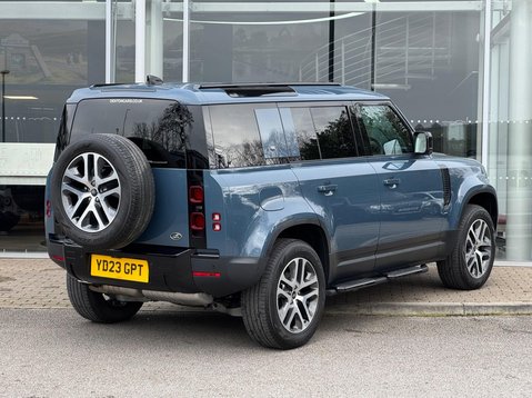 Land Rover Defender SE MHEV 9