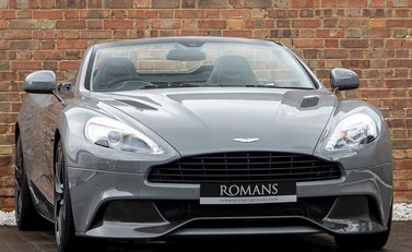 Aston Martin Vanquish Volante 1