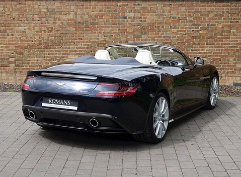 Aston Martin Vanquish Volante 2