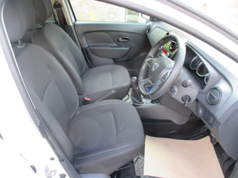 Dacia Sandero 1.0 SCe Ambiance Euro 6 5dr 23