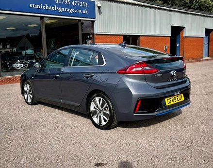 Hyundai IONIQ 1.6 IONIQ Premium SE FHEV Semi-Auto 5dr 9