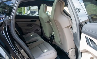 Porsche Taycan Turbo 15