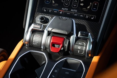 Lamborghini Urus V8 43