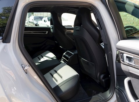 Porsche Panamera Turbo Sport Turismo 14