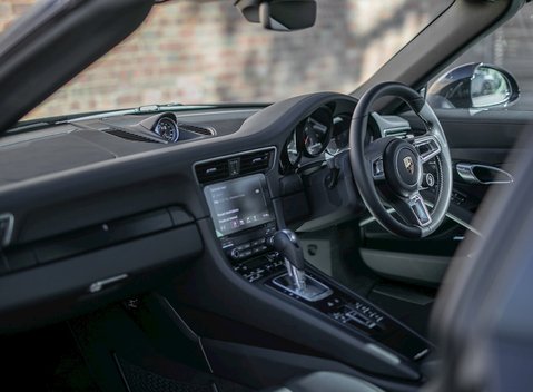 Porsche 911 (991.2) Targa 4 GTS 16