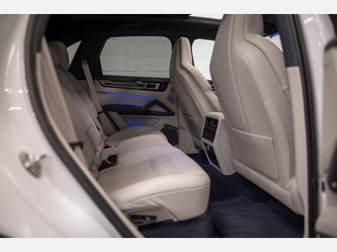 Porsche Cayenne 3.0 V6 E-Hybrid 17.9kWh Platinum Edition TiptronicS 4WD Euro 6 (s/s) 5dr (3 37