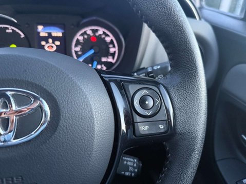 Toyota Yaris 1.5 Yaris Icon Tech VVT-i HEV CVT 5dr 19