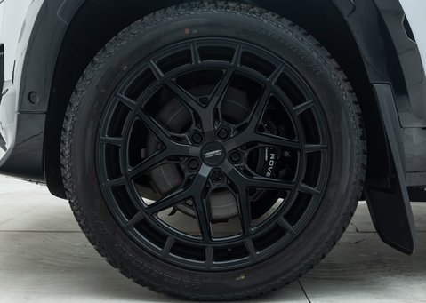 Land Rover Defender 90 V8 P525 URBAN 