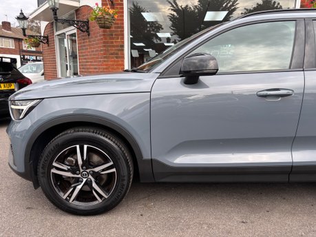 Volvo XC40 2.0 B3 MHEV Plus Dark SUV 5dr Petrol Hybrid DCT Auto Euro 6 (s/s) (163 ps) 5