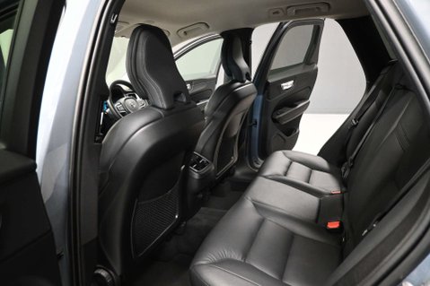 Volvo XC60 2.0 XC60 + B5 MHEV AWD Auto 4WD 5dr 16