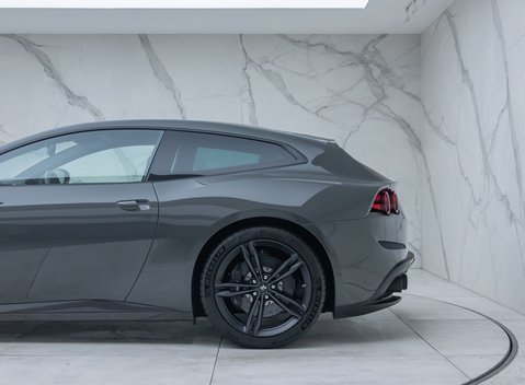 Ferrari GTC4 Lusso V12 TAILOR MADE 57