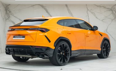 Lamborghini Urus 3