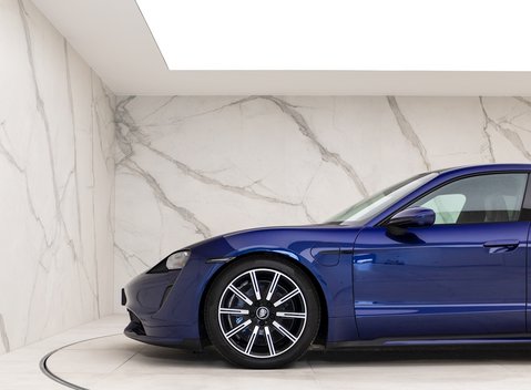 Porsche Taycan TURBO 26